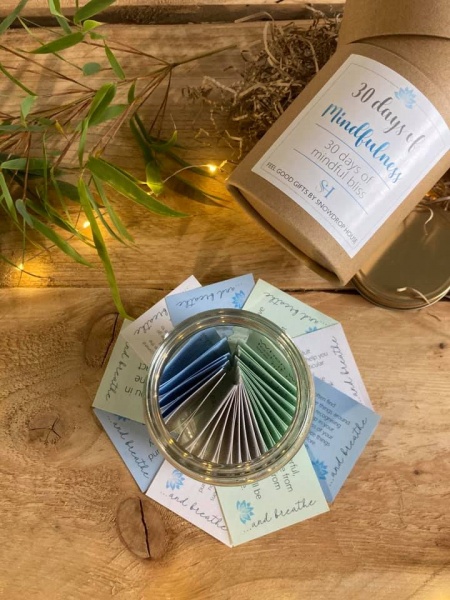 Mindfulness Gift Jar - 30 Days of Practical Tasks & Mindful Vibes  - Includes Colour Coded Notes - Destress - Reduce Anxiety - Mental Health & Wellbeing - Relaxing Wellness Guide - Self Care Practice
